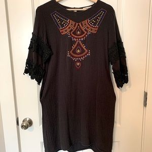 Embroidered sleeve tunic